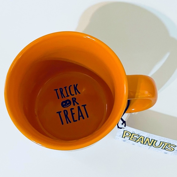 Peanuts Halloween 🎃 Mug - Picture 2 of 3